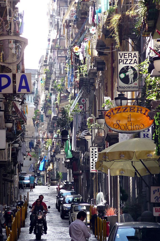 Quartieri spagnoli, Неаполь