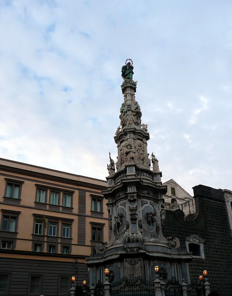 guglia dellImmacolata a Piazza del Gesu nuovo, Неаполь