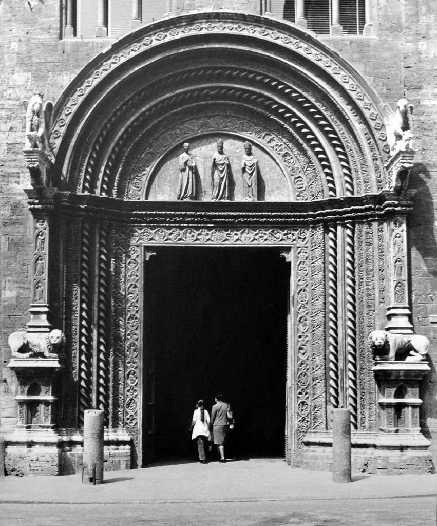 Perugia (Italy) - Palazzo dei Priori: portal, Перуджа