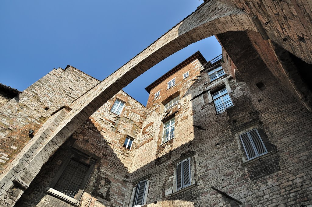 Perugia: Arco in Via Maestà delle Volte. (21-08-2010), Перуджа