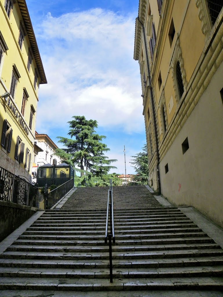 Perugia: Via Mario Grecchi. (23-08-2010), Перуджа