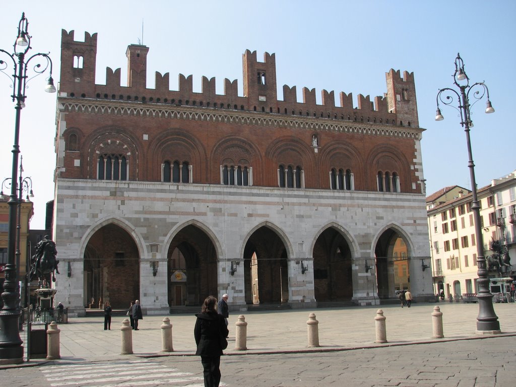 Piacenza, Palazzo Gotico, Пьяченца