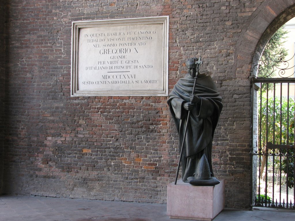 Statua e targa Basilica di SantAntonino, Пьяченца