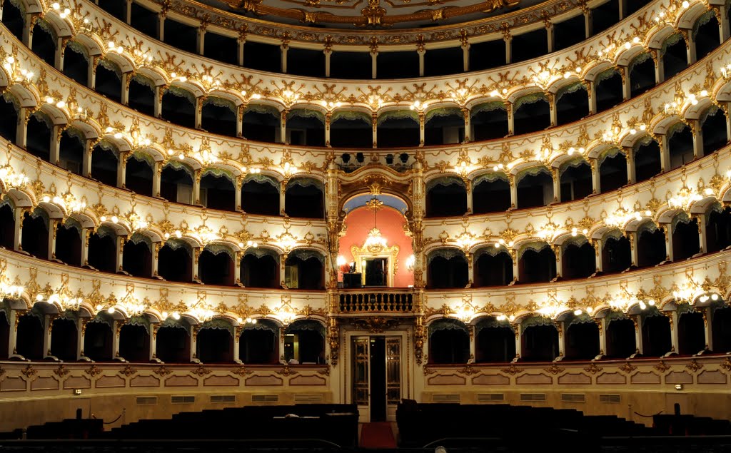 Teatro Municipale di Piacenza, Пьяченца