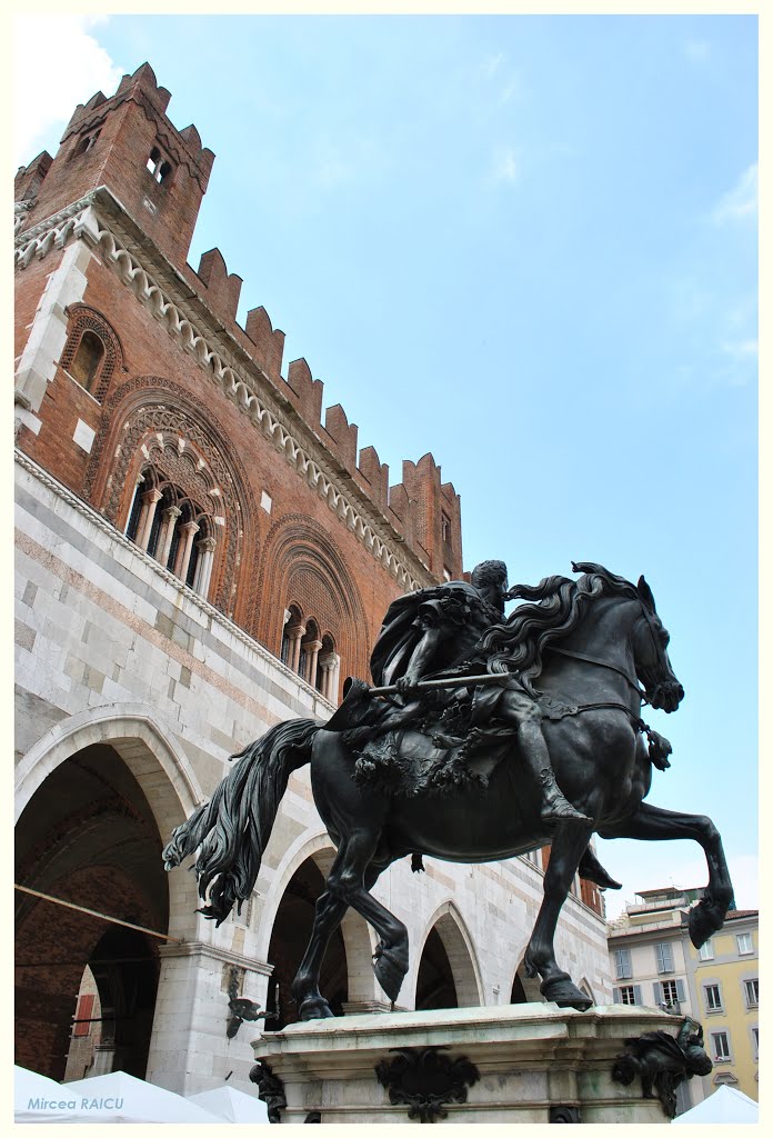 Statua equestre di Alessandro Farnese, Пьяченца