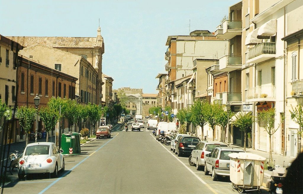 Rimini - w głębii Łuk Augusta z I w p.n.e (6.05.2003 r.), Римини