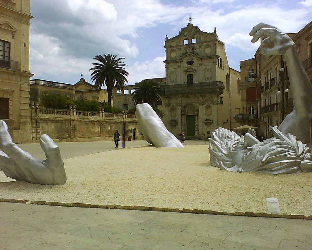 Siracusa : Piazza Duomo scultura per G8 Ambiente, Сиракуза