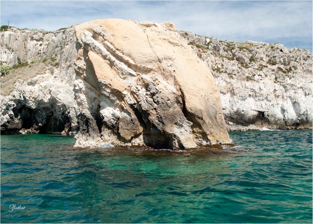 Siracusa-Isola di Ortigia-grotte marine(la forma del pesce), Сиракуза