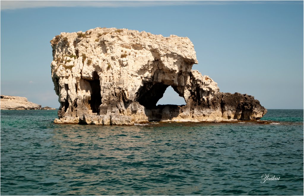 Siracusa-Isola di Ortigia-grotte marine-la forma del elefante, Сиракуза