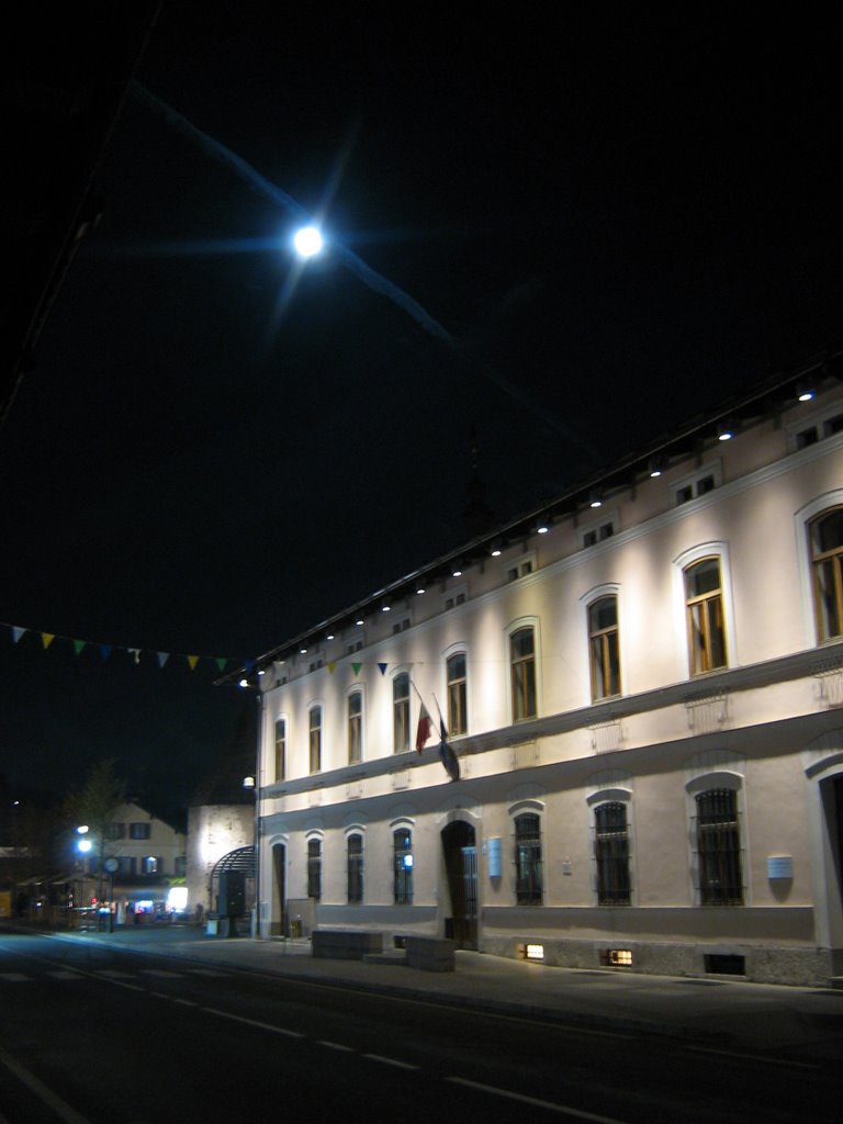 Rathaus von Tarvisio bei Vollmond, Тарвизио