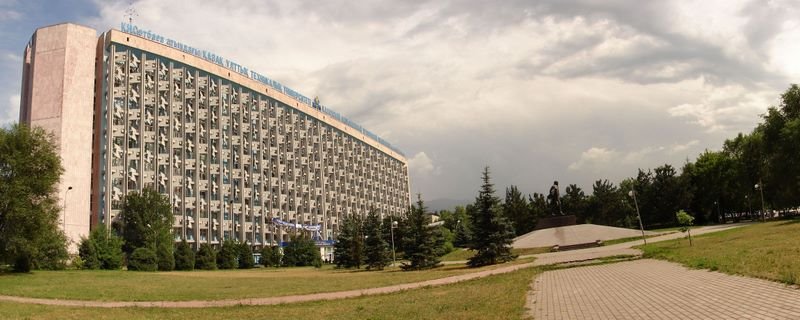 КазНТУ, панорамный снимок, сделан из 8-ми фото, 2007г., Алма-Ата