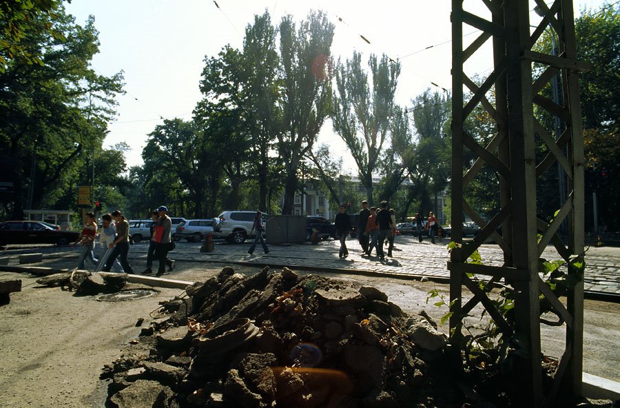 Baytursynov (Kosmonavtov) - Shevchenko Street Crossing under Construction, Алма-Ата
