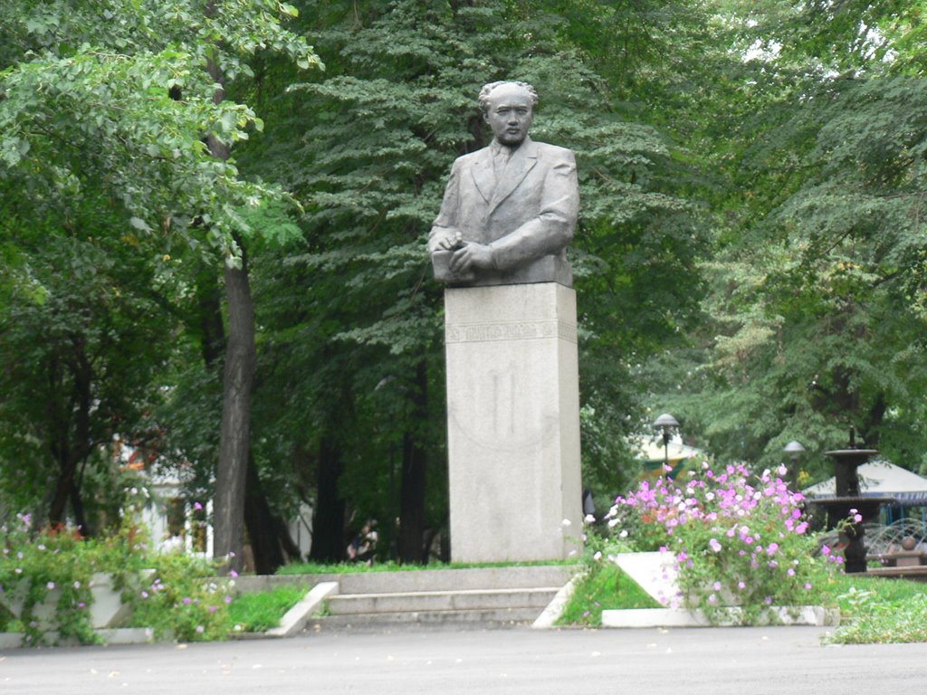 Mukhtar Auezov, Алматы