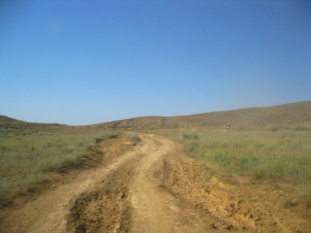 Road going through Konyrbaysay valley, Узунагач