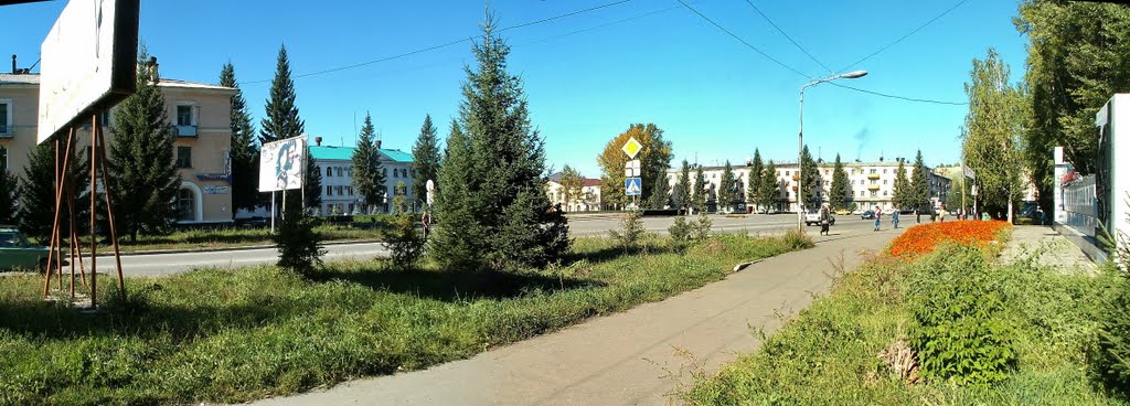 У центральной площади, Зыряновск