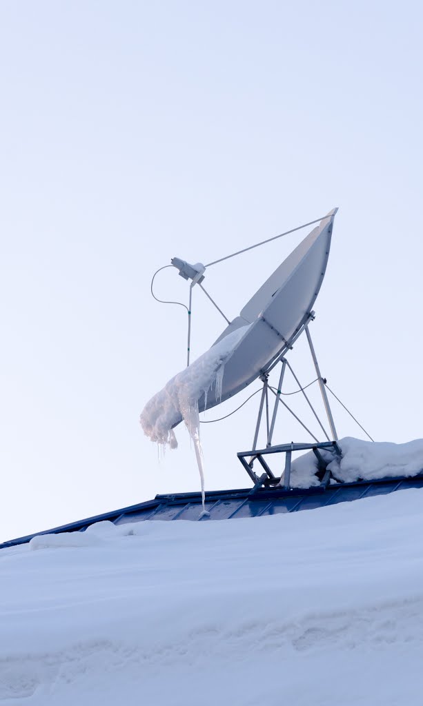 ул. Советская, спутниковая тарелка на крыше магазина М Техникс, Зыряновск