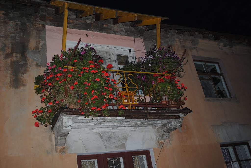 Красивый балкон в цветах, Зыряновск