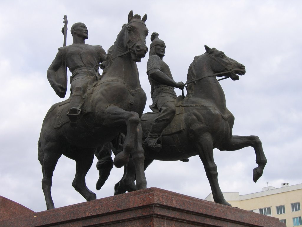Памятник на Центральной площади, Атырау(Гурьев)