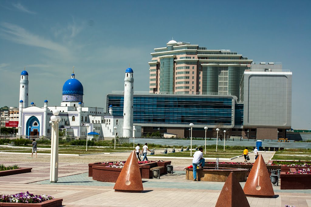 Mosque and Renaissance Hotel, Atyrau, Kazakhstan, Ойтал