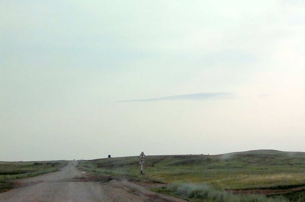 примыкание второстепенной дороги слева, скользкая дорога, ну и яма, Фурмановка