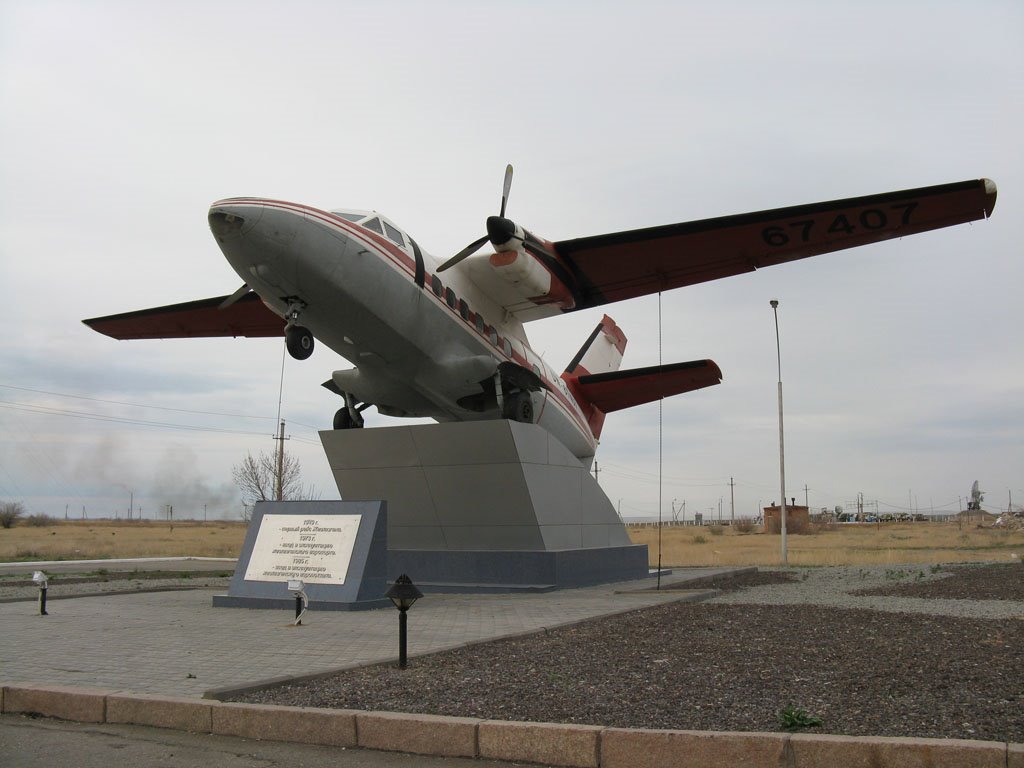 Памятник самолет, Восточно-Коунрадский