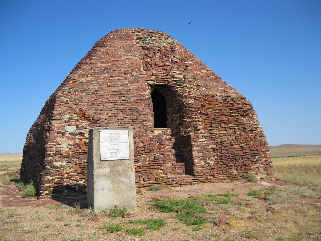 Dombaul mausoleum (8 c.) - the most ancient architectural landmark in Kazakhstan, Джезды