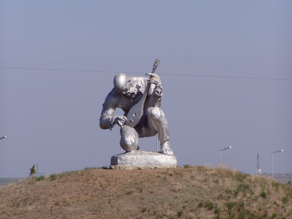 Sculpture before Aeroport Karagandy, Жарык