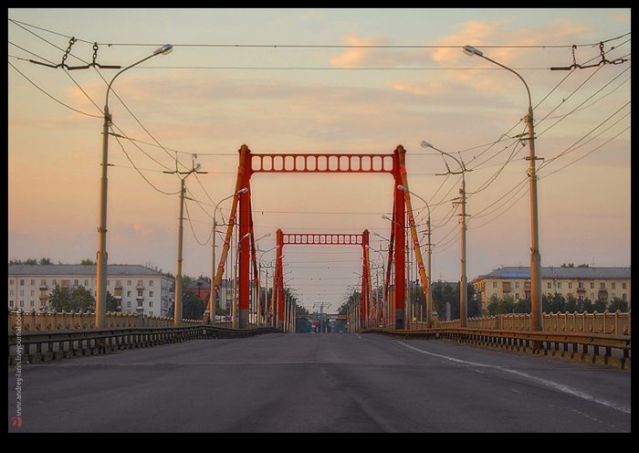 Кузнечевский мост в лучах рассвета, Никольский