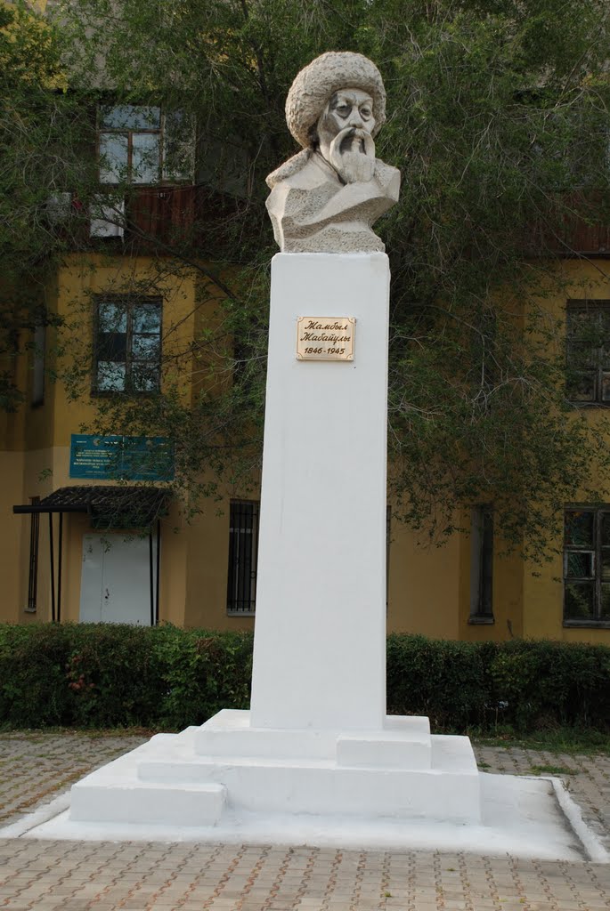 Памятник Джамбулу, Сарань