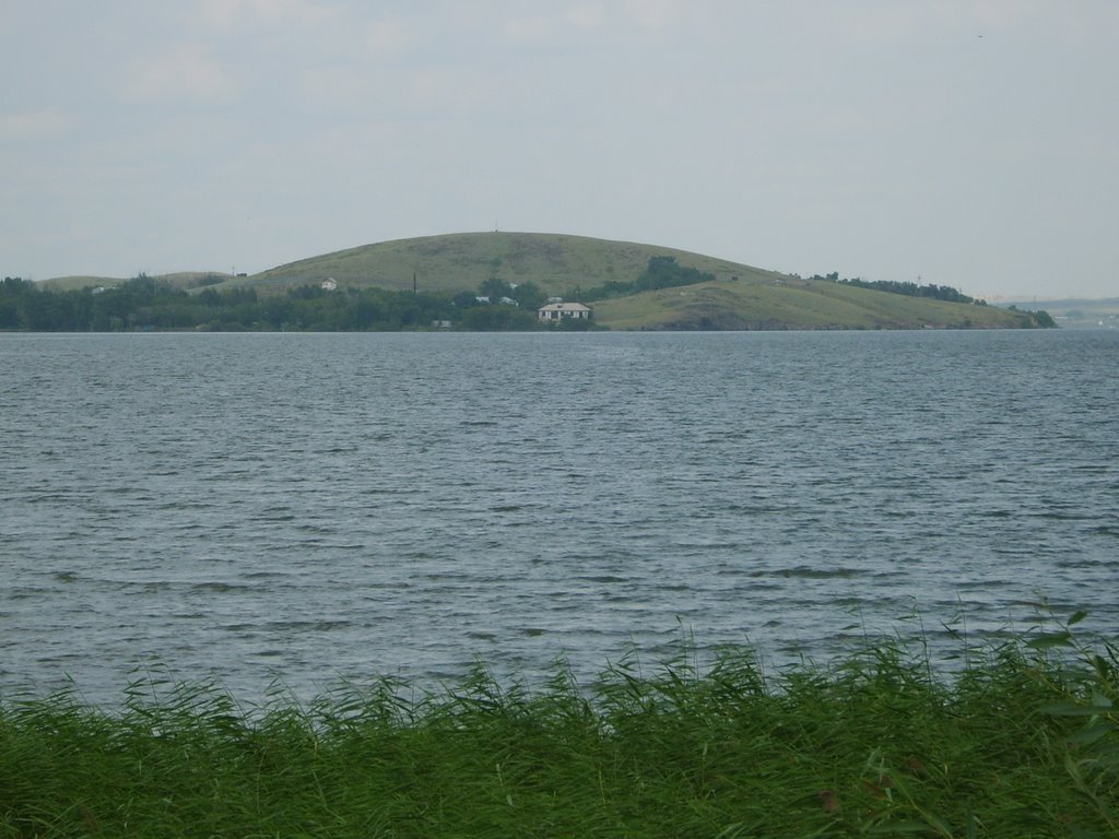 Озеро. Вид на пионерский лагерь, Темиртау