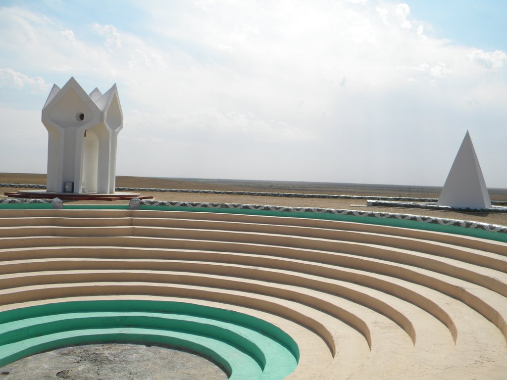 Коркыт, архитектурный памятник в форме кобыза в честь Коркыт-ата, Джалагаш