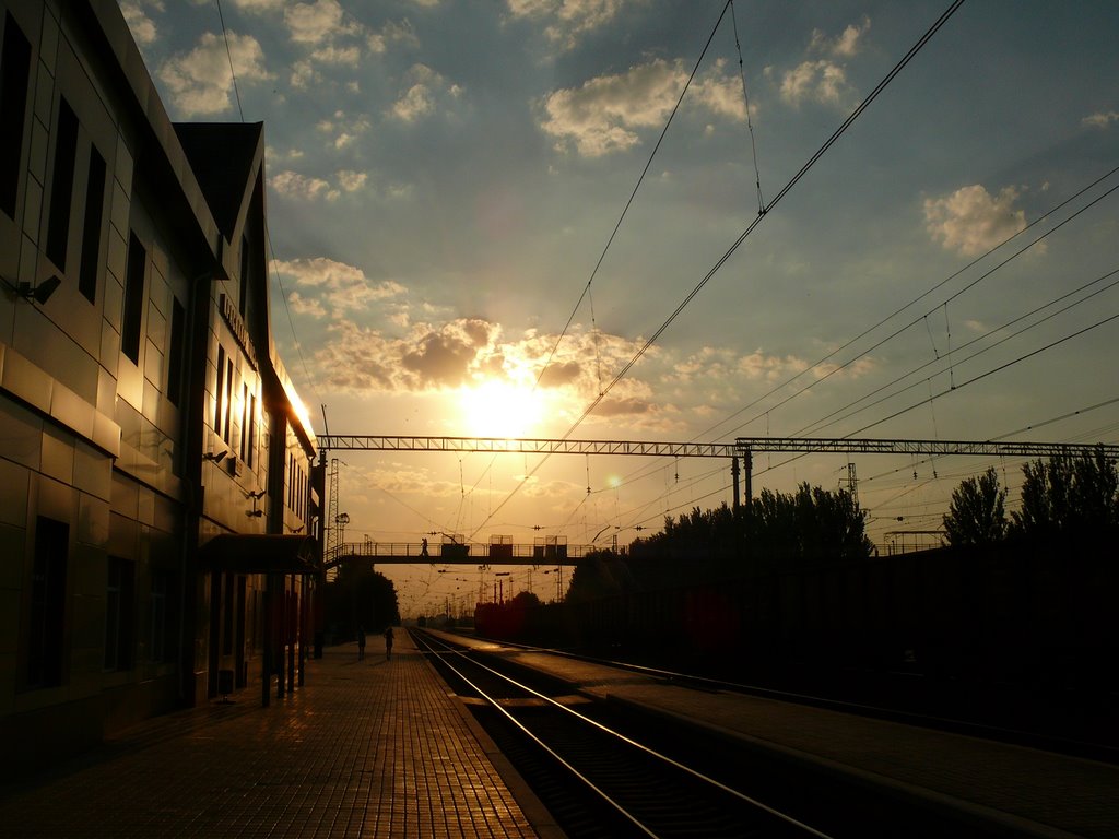 Закат на Красноармейском ЖД вокзале, Красноармейск