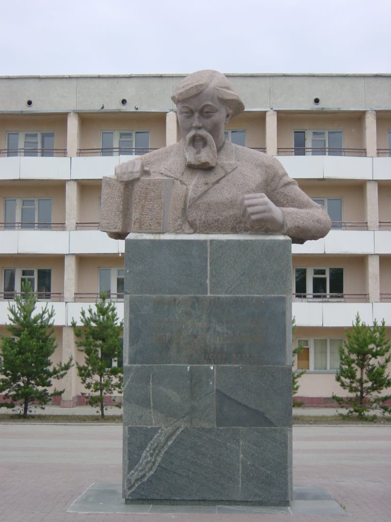 kustanay - Qostanay 20-6-2004 Monumento a Ibrai Altynsarin, Кустанай