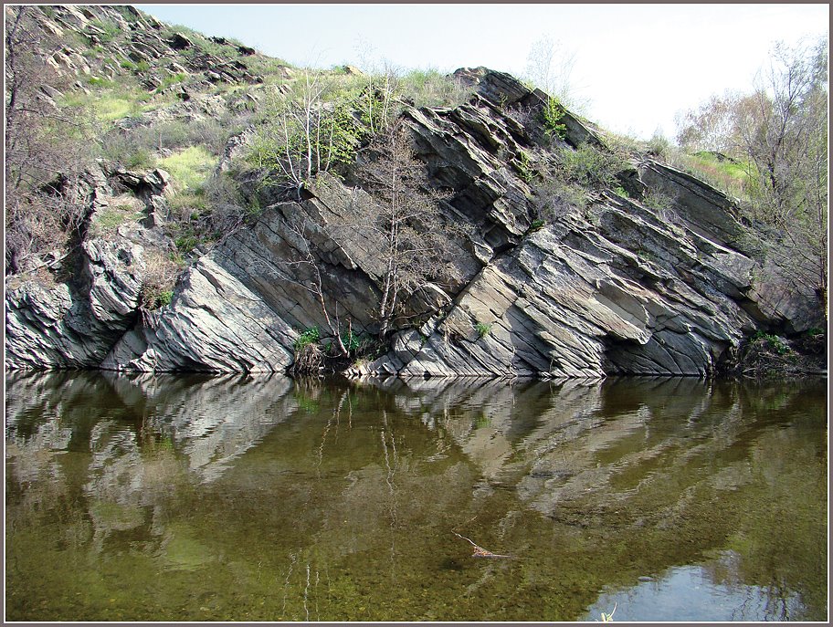 Скалы на реке Губерля, Ленинское