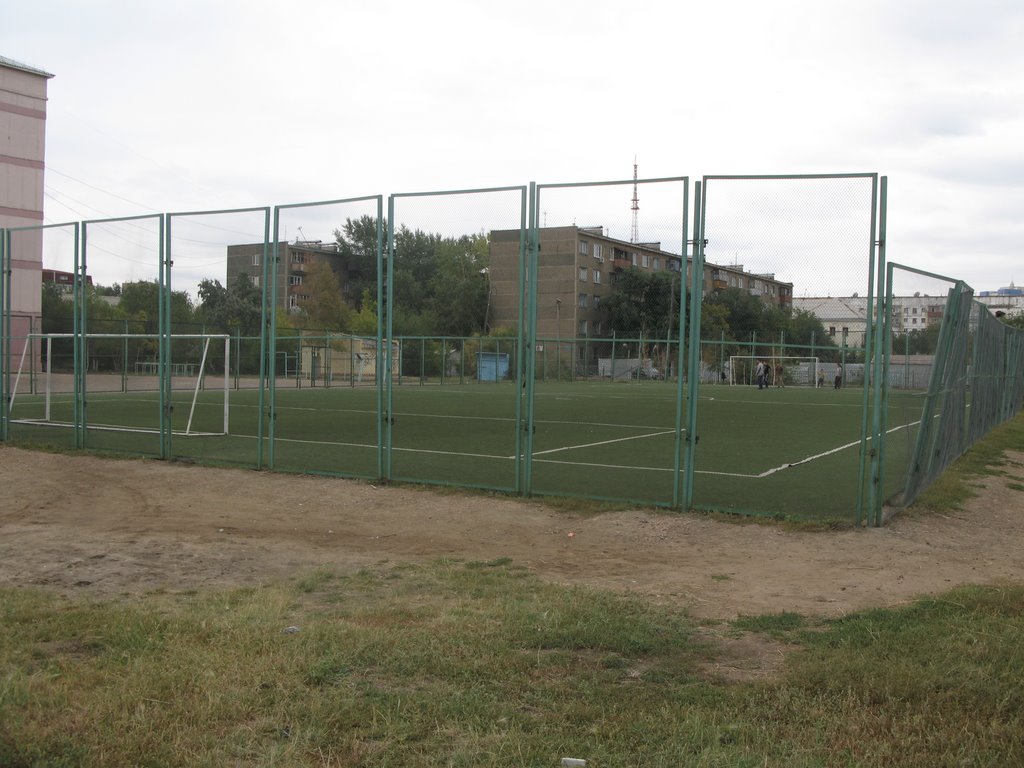 Футбольная площадка возле школы, Бейнеу