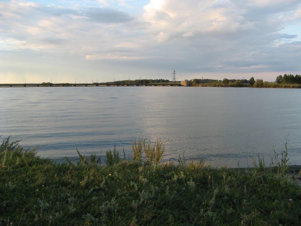 Вид на гидроузел со стороны водохранилища, Сергеевка