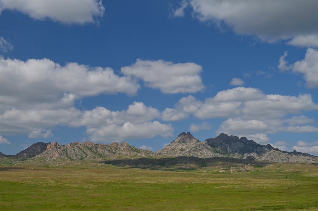 Горы Айыртау в окрестностях Монастырского озера (Айыр) (июнь 2013г.), Акжал