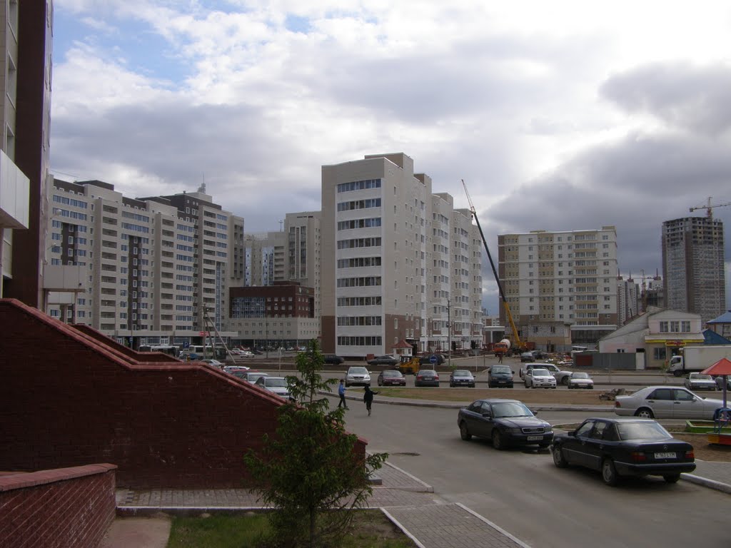 Во дворе на проспекте Мамыш-улы / Astana - a city of new buildings, Таскескен