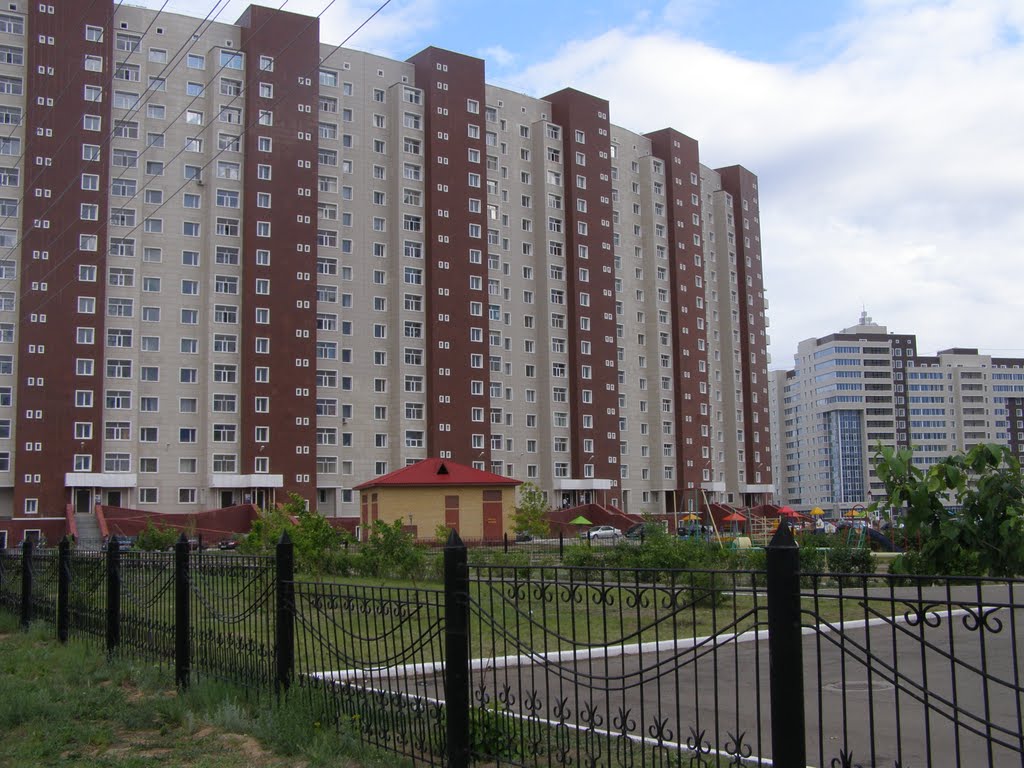 "Независимость" - со двора / Residential complex in avenue Mamysh-uly, Таскескен