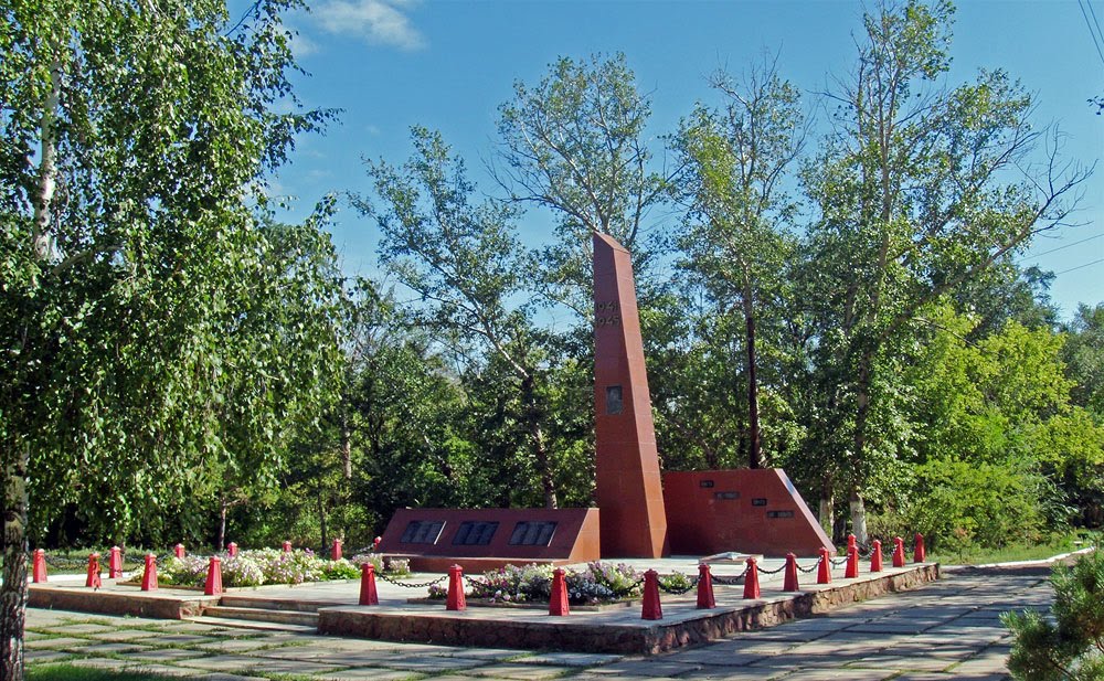 Памятник воинам ВОВ, Астраханка