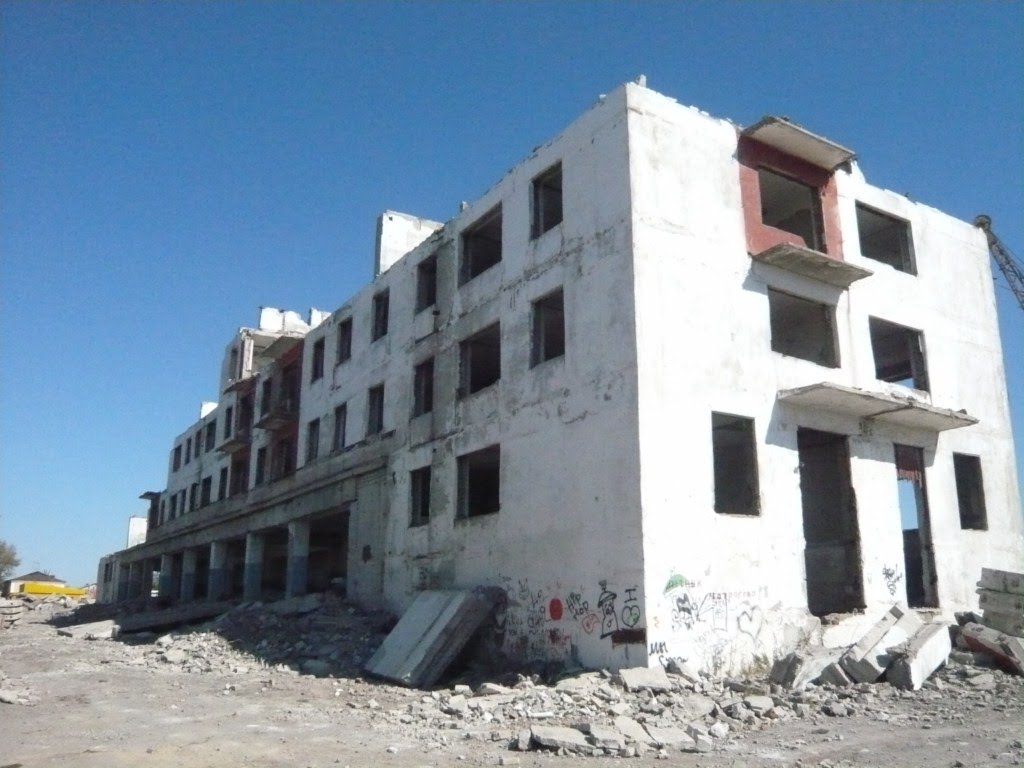Развалины заводских пятиэтажек, Макинск