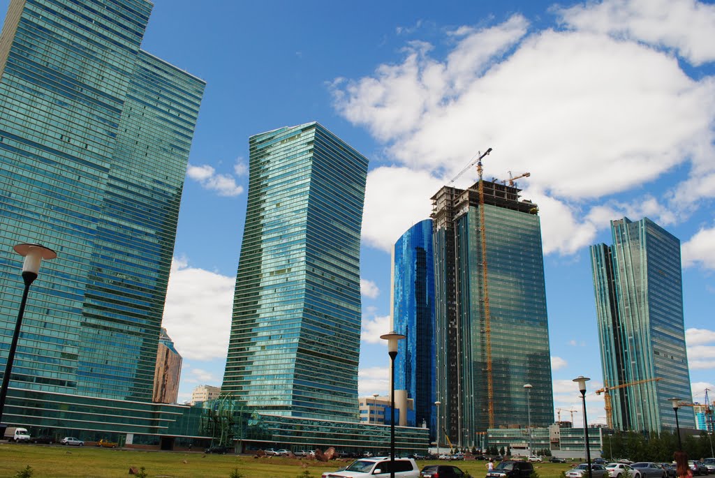Танцюючих будинків в Астані за рік побільшало!_Dancing buildings in Astana for the year was over!, Астана