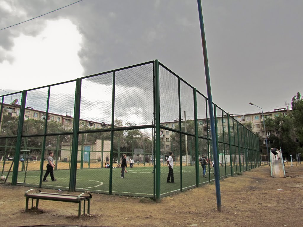 Football in the yard / Футбол во дворе, Жезказган
