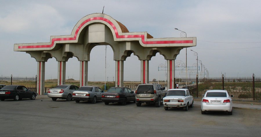 Gate of river bank, Кызылорда