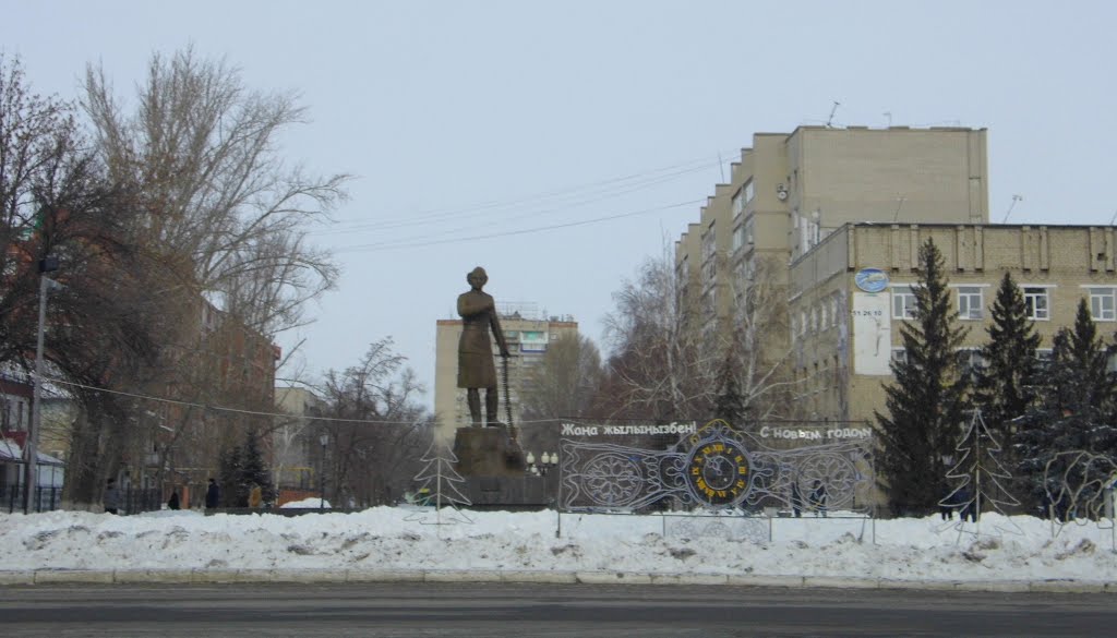 Уральск, Памятник Молдагуловой, Уральск