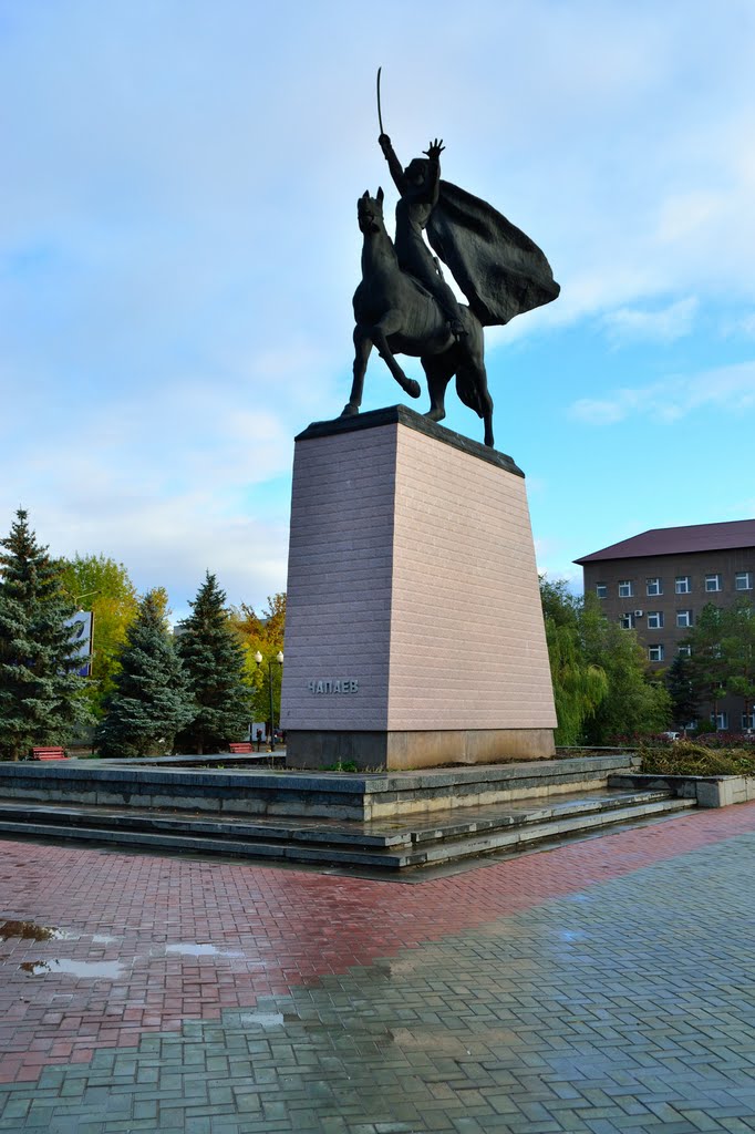 Памятник Чапаеву, Уральск