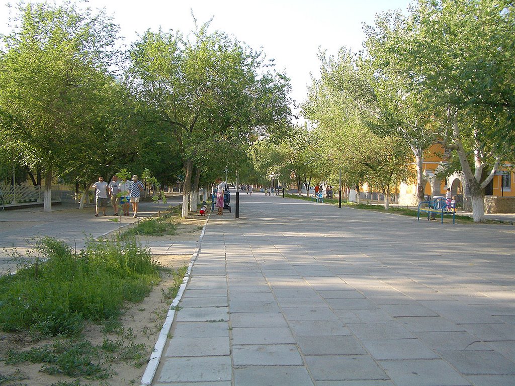 Прогулочная пешеходная улица г. Ленинска / Main promenade street of Baykonur, Байконур