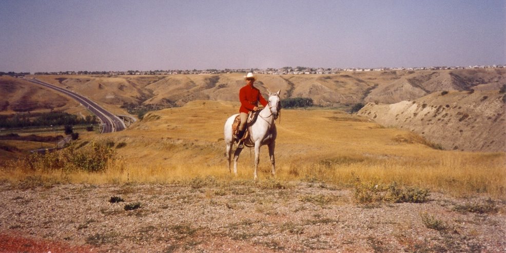 On the horseback, Летбридж