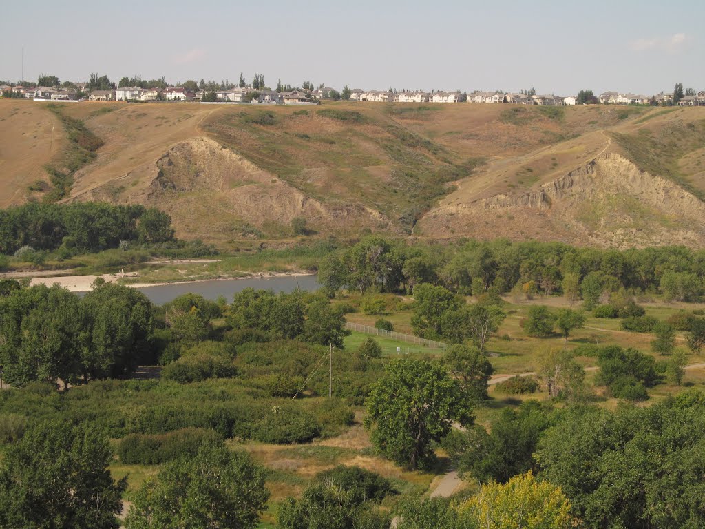 Contrasting Green, Gold And Blue In The Oldman River Valley In Indian Battle Park, Lethbridge AB Sep 12, Летбридж