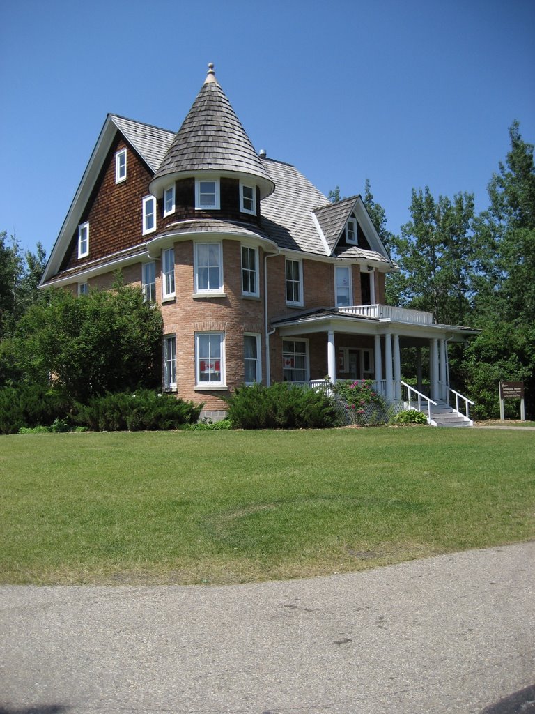 Bower Ponds House, Red Deer, AB, Ред-Дир